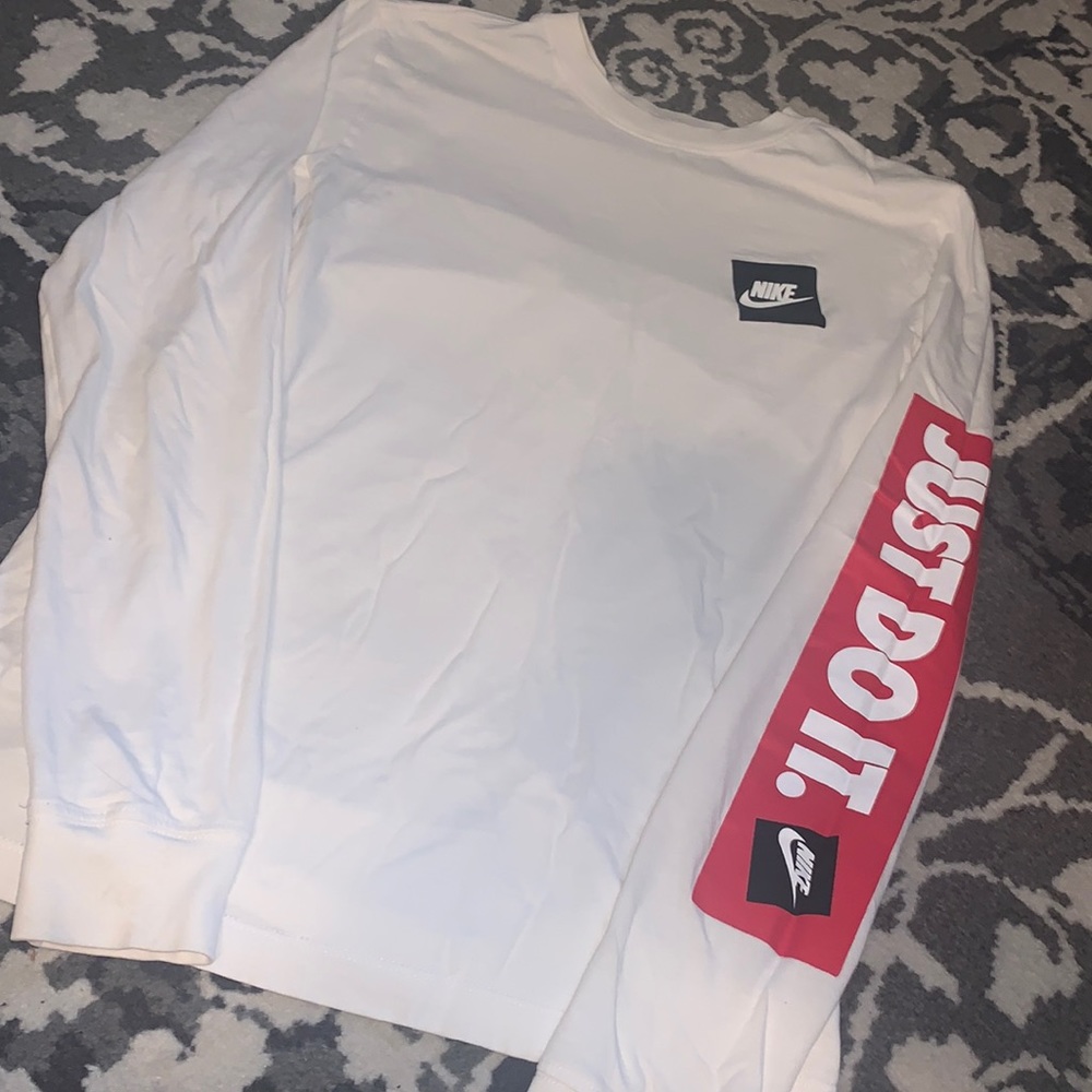 Mens small long sleeved t shirt